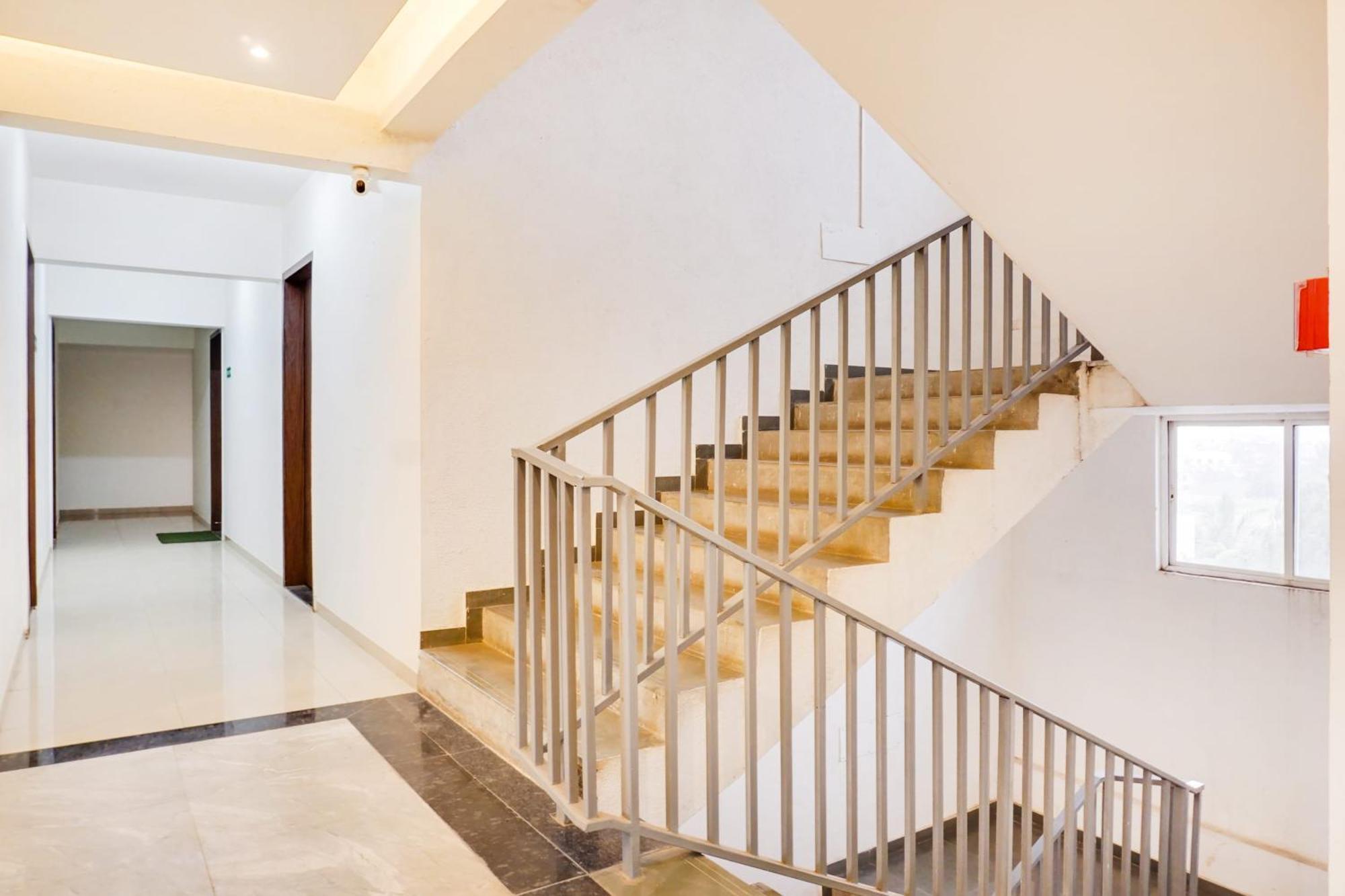 Super Townhouse Lohegaon Near Pune Airport Formerly Landmark Regency Lohogaon Exterior foto