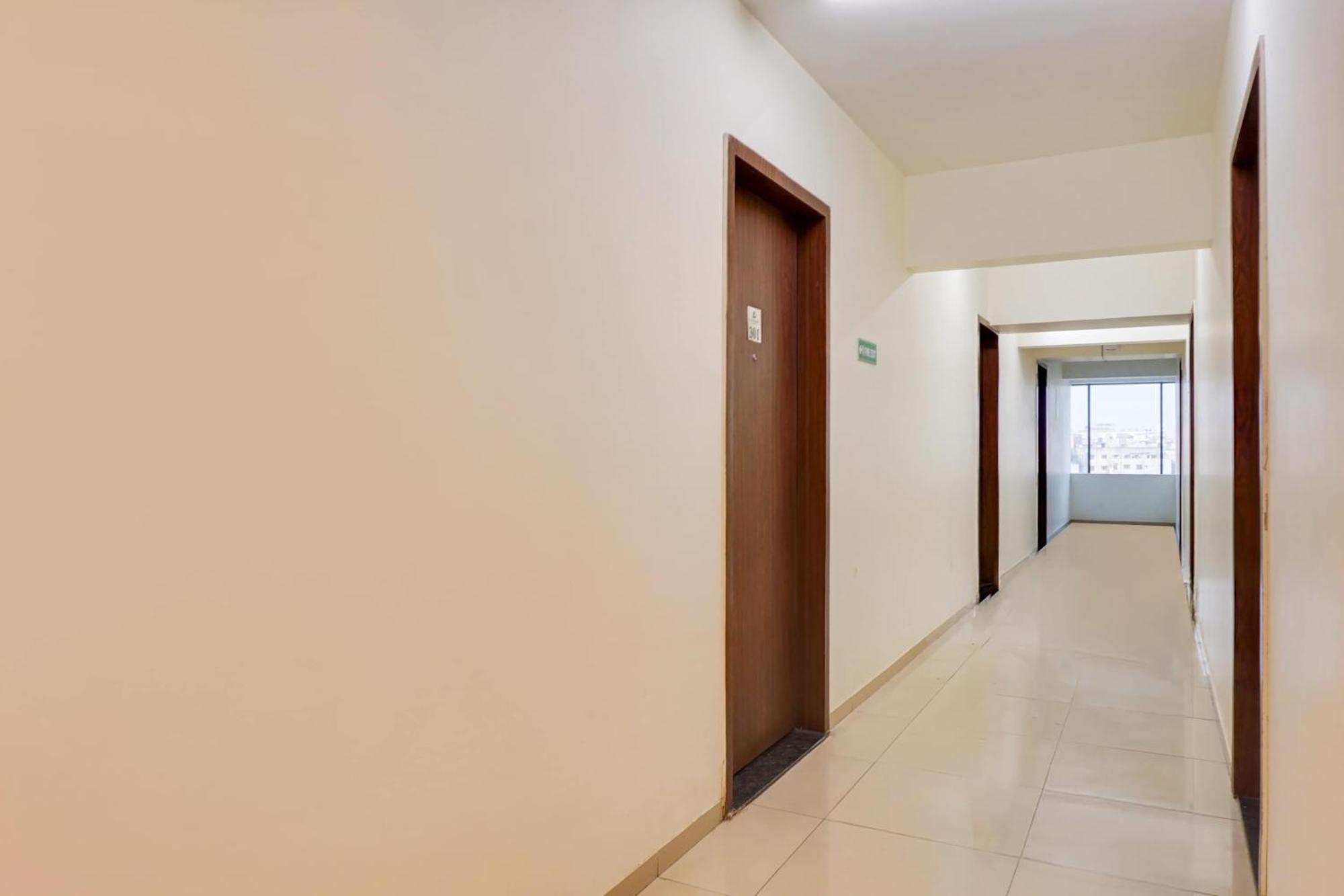 Super Townhouse Lohegaon Near Pune Airport Formerly Landmark Regency Lohogaon Exterior foto