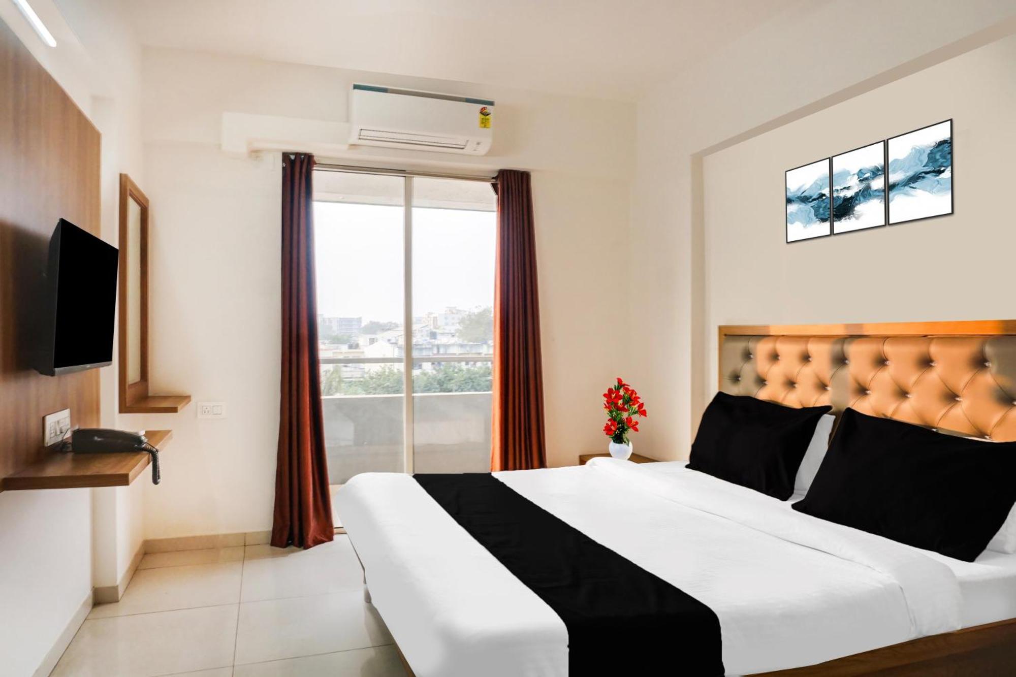 Super Townhouse Lohegaon Near Pune Airport Formerly Landmark Regency Lohogaon Exterior foto