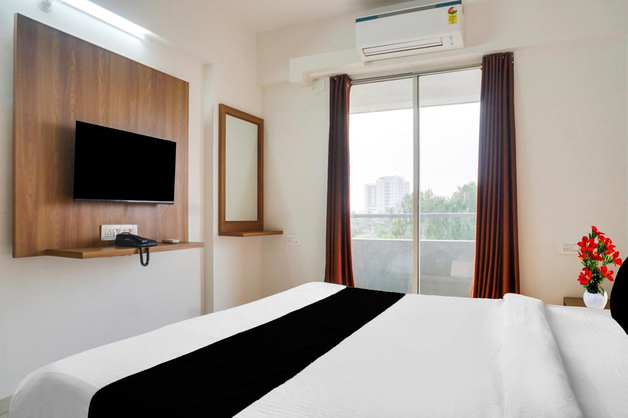 Super Townhouse Lohegaon Near Pune Airport Formerly Landmark Regency Lohogaon Exterior foto